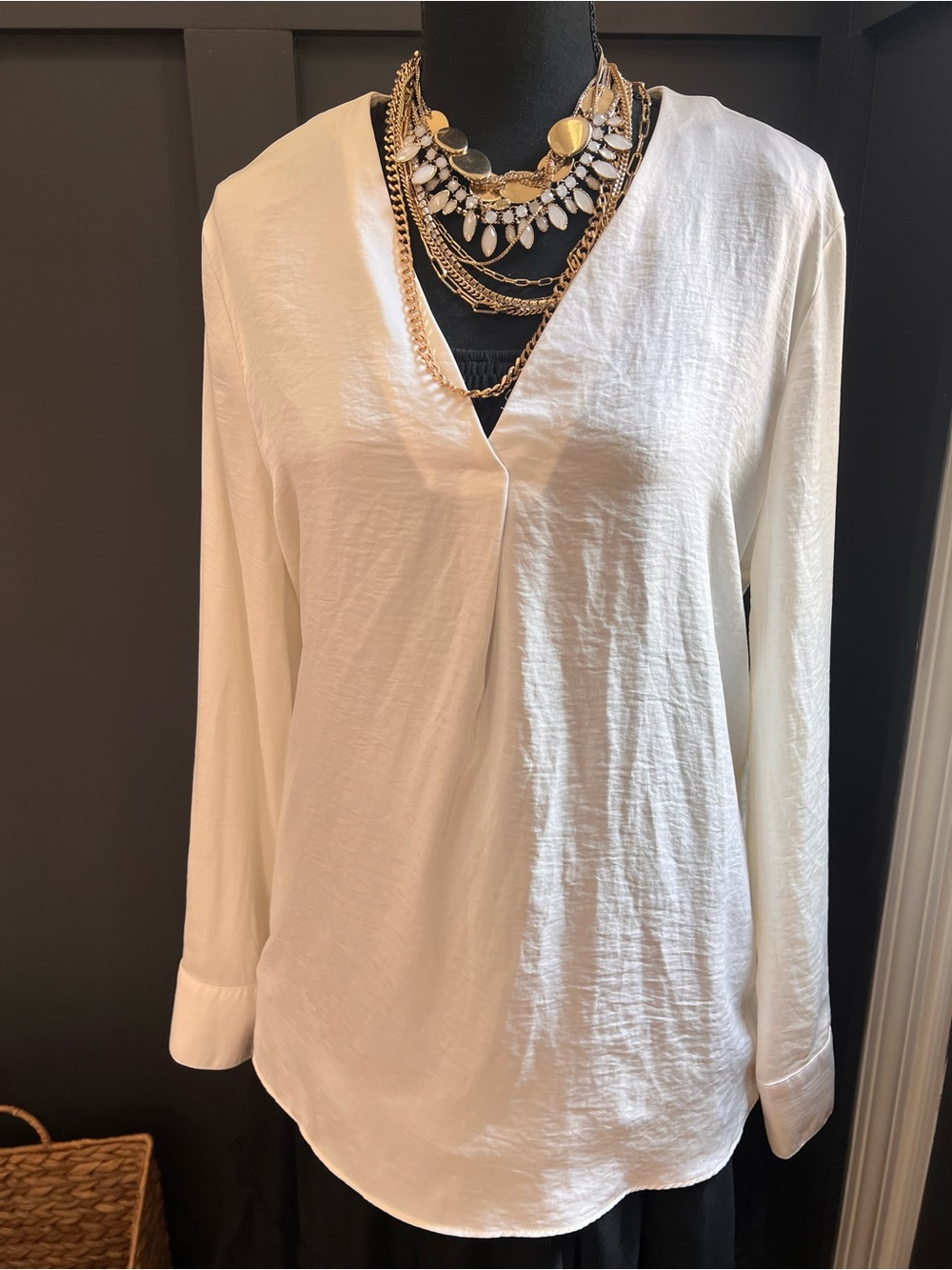Banana Republic White V-Neck Long Sleeve Blouse